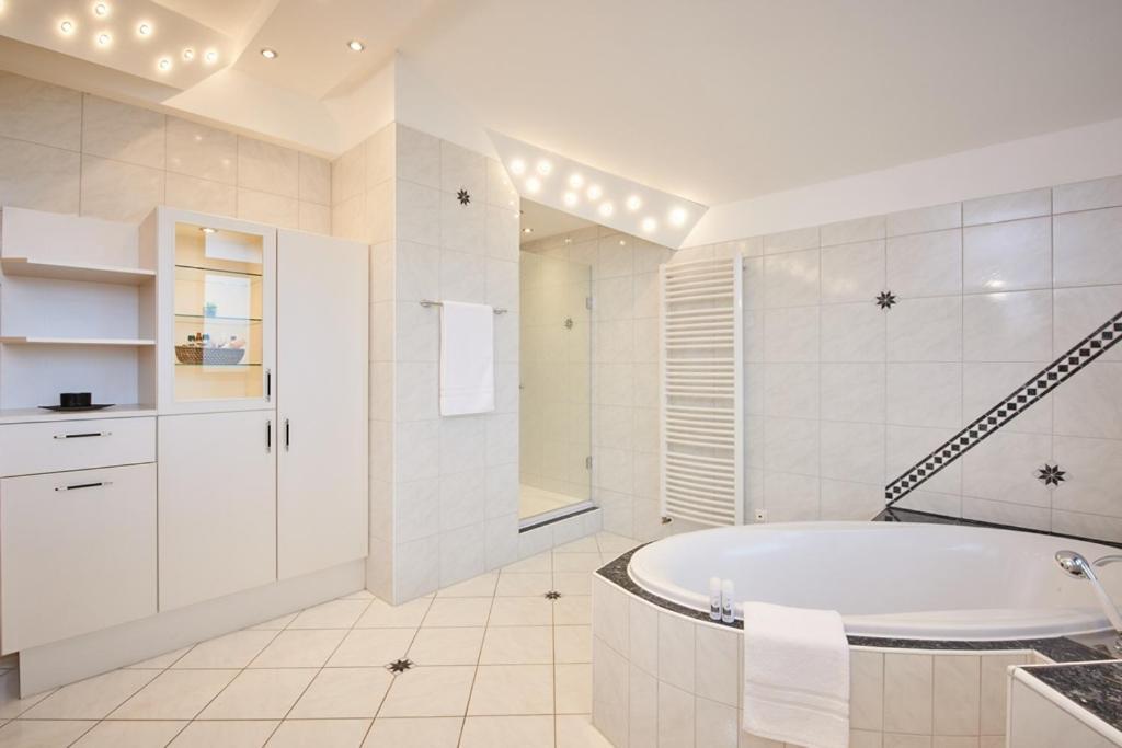 Hotel Seeblick & Ferienwohnung บัดเอนดอร์ฟ ภายนอก รูปภาพ